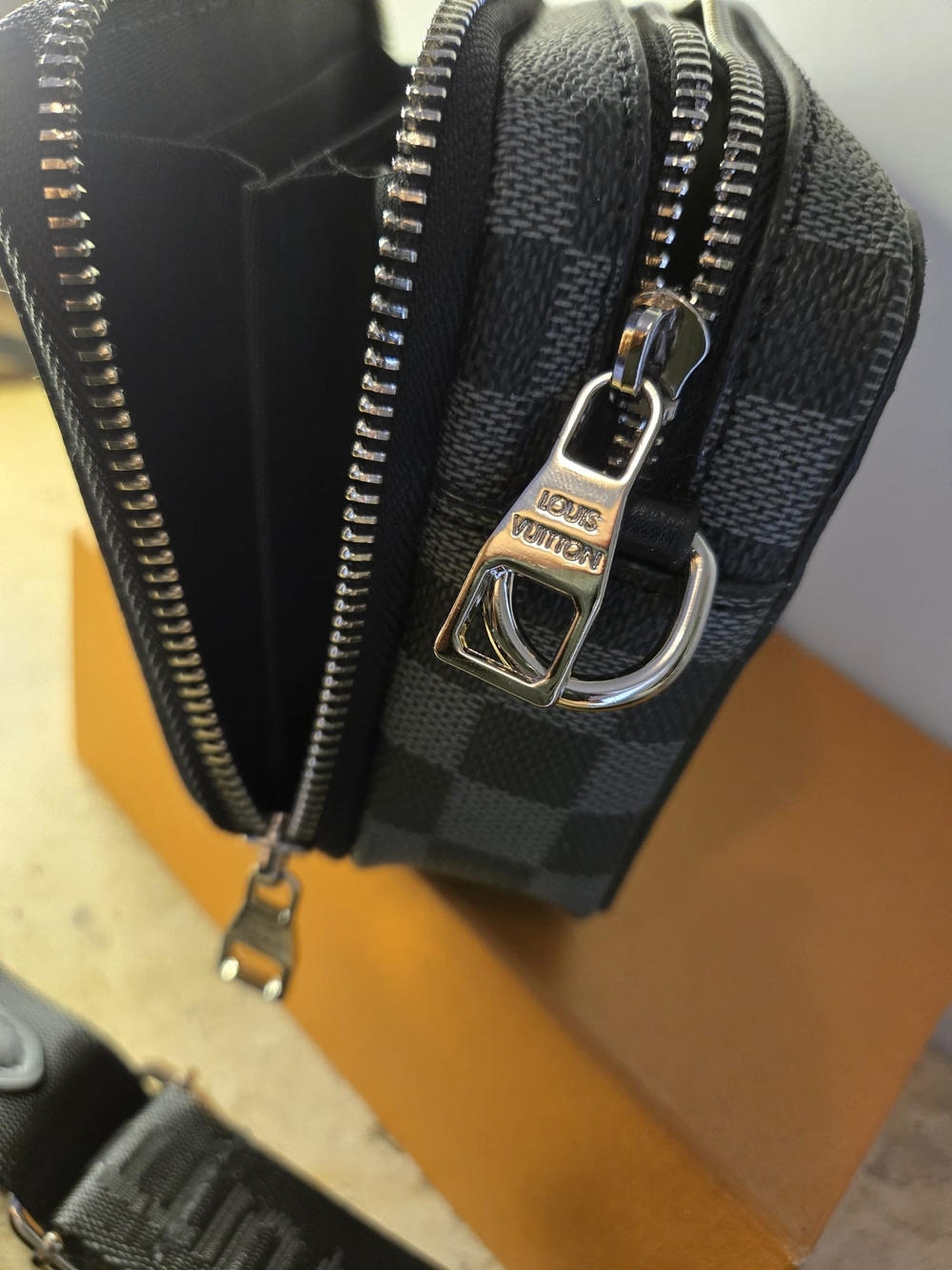 Black Check Pattern Zip Pouch Wallet - Picture 4 of 8